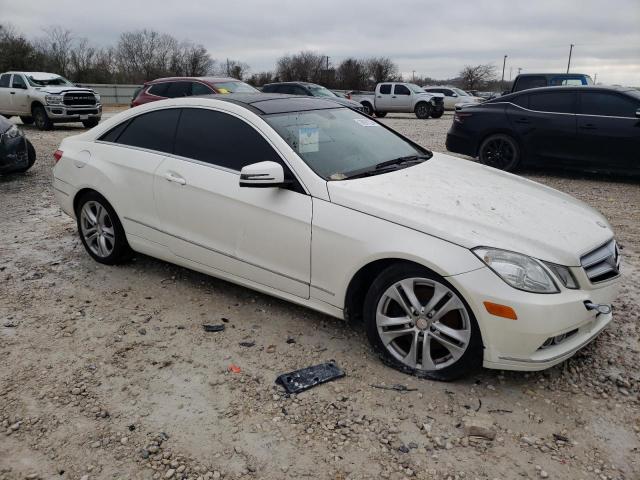 WDDKJ5GBXBF085087 - 2011 MERCEDES-BENZ E 350 WHITE photo 4