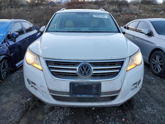 WVGBV75N69W000310 - 2009 VOLKSWAGEN TIGUAN SE WHITE photo 5