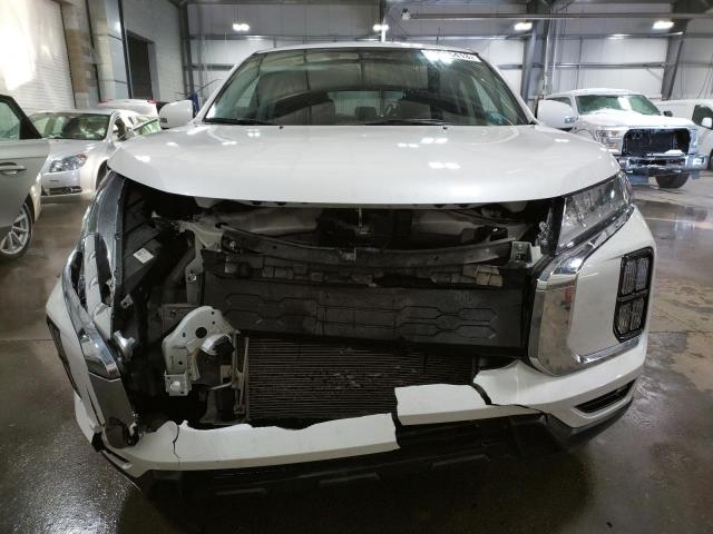 JA4ARUAU8MU005975 - 2021 MITSUBISHI OUTLANDER ES WHITE photo 5