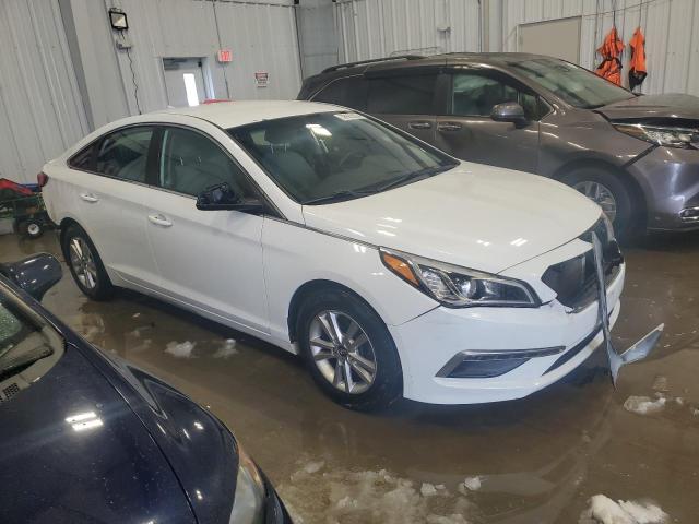 5NPE24AF4FH186101 - 2015 HYUNDAI SONATA SE WHITE photo 4