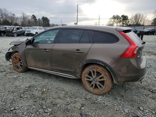 YV4612HK0F1001593 - 2015 VOLVO V60 CROSS PREMIER BROWN photo 2