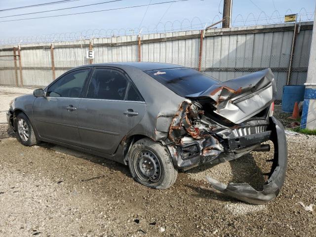 JTDBE32K353023644 - 2005 TOYOTA CAMRY LE GRAY photo 2