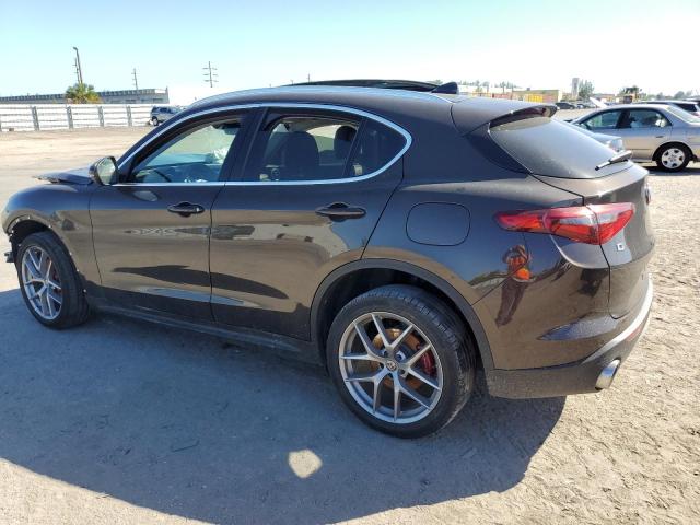 ZASFAKBN3J7B93627 - 2018 ALFA ROMEO STELVIO TI BROWN photo 2