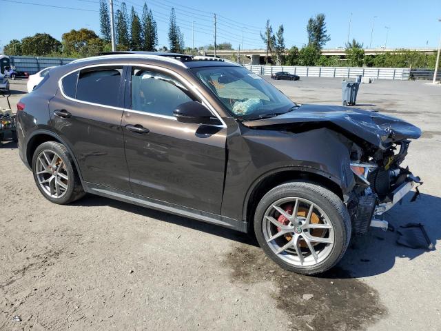 ZASFAKBN3J7B93627 - 2018 ALFA ROMEO STELVIO TI BROWN photo 4