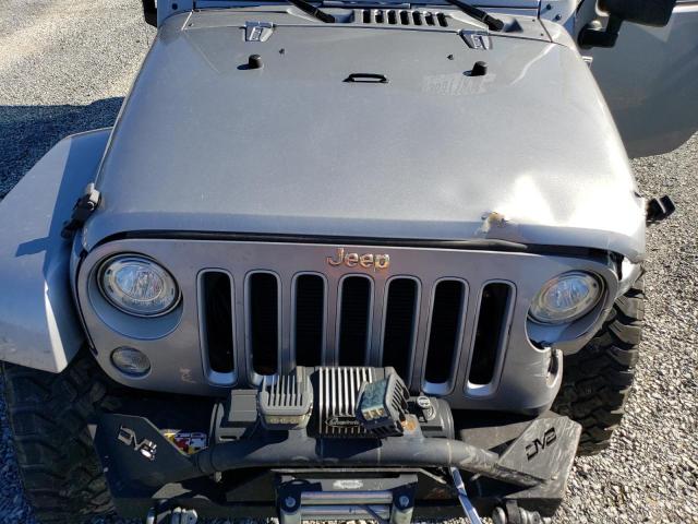 1C4HJWEG2JL938364 - 2018 JEEP WRANGLER U SAHARA SILVER photo 11