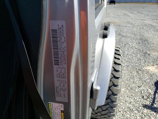 1C4HJWEG2JL938364 - 2018 JEEP WRANGLER U SAHARA SILVER photo 12