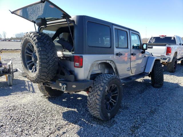 1C4HJWEG2JL938364 - 2018 JEEP WRANGLER U SAHARA SILVER photo 3