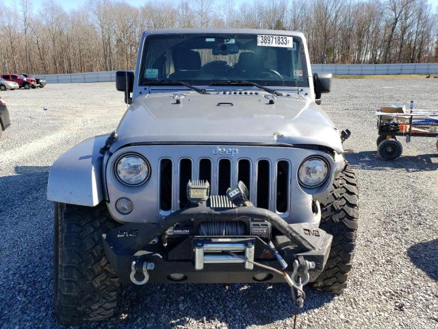 1C4HJWEG2JL938364 - 2018 JEEP WRANGLER U SAHARA SILVER photo 5