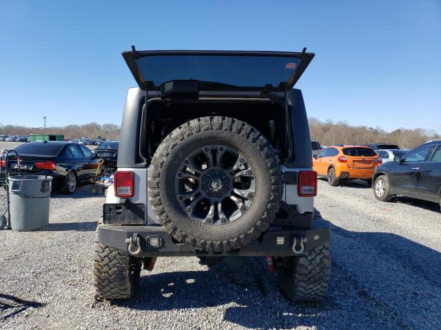 1C4HJWEG2JL938364 - 2018 JEEP WRANGLER U SAHARA SILVER photo 6