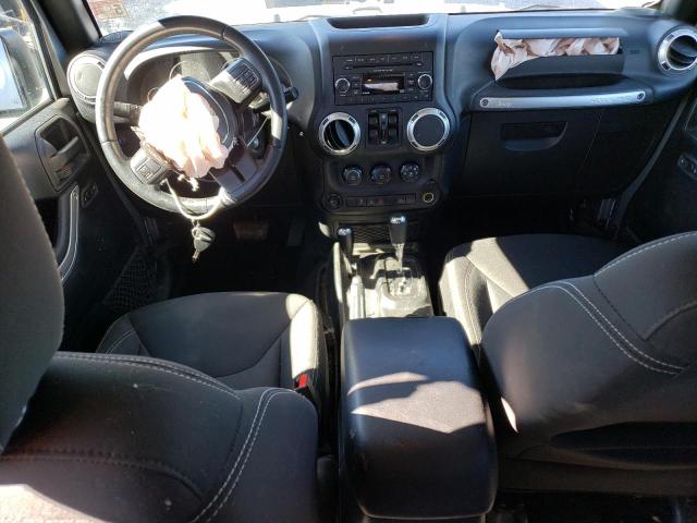 1C4HJWEG2JL938364 - 2018 JEEP WRANGLER U SAHARA SILVER photo 8