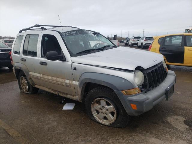 1J4GL48KX5W636328 - 2005 JEEP LIBERTY SPORT SILVER photo 4