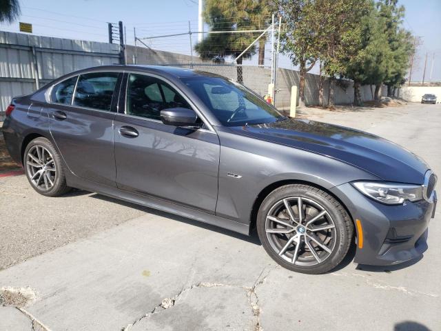 3MW5P7J02N8C69409 - 2022 BMW 330E CHARCOAL photo 4