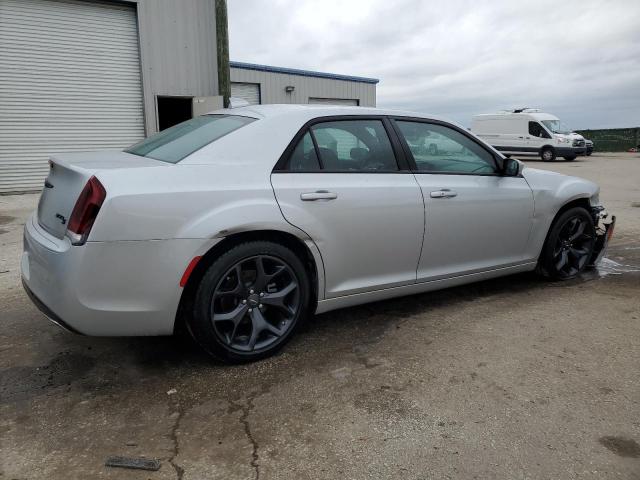 2C3CCABG9PH595977 - 2023 CHRYSLER 300 S SILVER photo 3