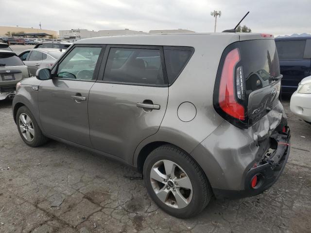 KNDJN2A24J7620635 - 2018 KIA SOUL GRAY photo 2