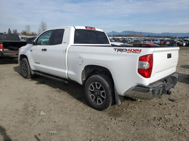 5TFUY5F10FX473954 - 2015 TOYOTA TUNDRA DOUBLE CAB SR/SR5 WHITE photo 2