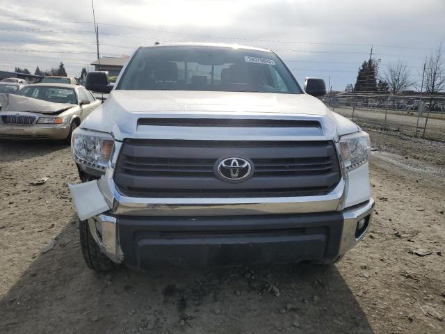 5TFUY5F10FX473954 - 2015 TOYOTA TUNDRA DOUBLE CAB SR/SR5 WHITE photo 5