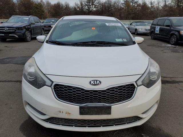 KNAFK4A66G5477539 - 2016 KIA FORTE LX WHITE photo 5