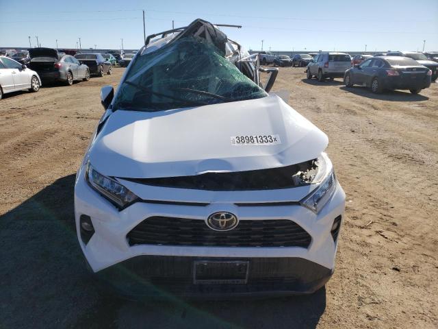 2T3P1RFV3LC109086 - 2020 TOYOTA RAV4 XLE WHITE photo 5