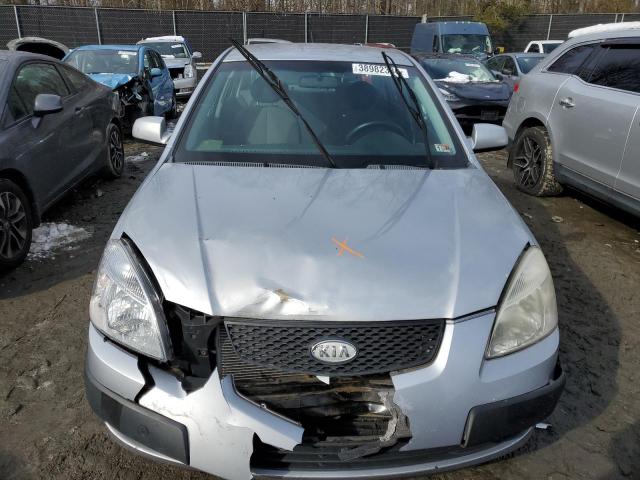 KNADE223X96524401 - 2009 KIA RIO BASE SILVER photo 5