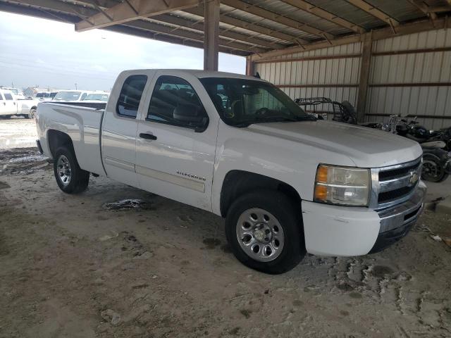 1GCSCREAXAZ105387 - 2010 CHEVROLET SILVERADO C1500  LS WHITE photo 4