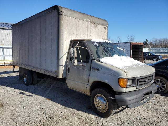 1FDXE45S56HB37121 - 2006 FORD ECONOLINE E450 SUPER DUTY CUTAWAY VAN WHITE photo 4