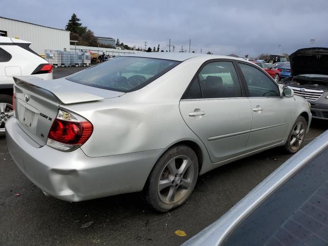 JTDBA30K960027022 - 2006 TOYOTA CAMRY SE GRAY photo 3