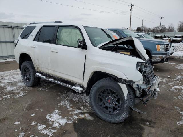 JTEBU5JR7J5498267 - 2018 TOYOTA 4RUNNER SR5/SR5 PREMIUM WHITE photo 4