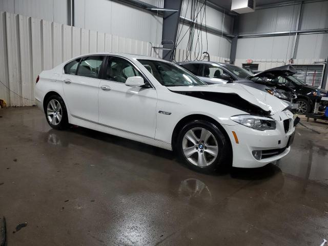 WBAXH5C51DD113642 - 2013 BMW 528 XI WHITE photo 4