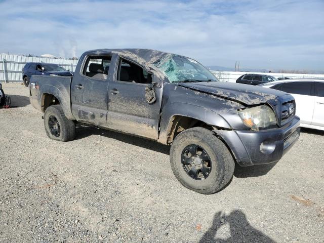 5TELU4EN8AZ692975 - 2010 TOYOTA TACOMA DOUBLE CAB GRAY photo 4