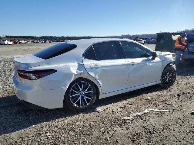 4T1F31AK5MU558153 - 2021 TOYOTA CAMRY XLE WHITE photo 3