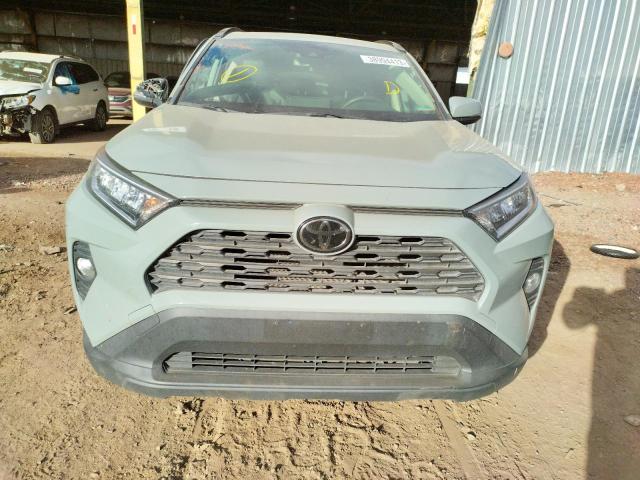 JTMA1RFV4KD011071 - 2019 TOYOTA RAV4 XLE PREMIUM GRAY photo 5