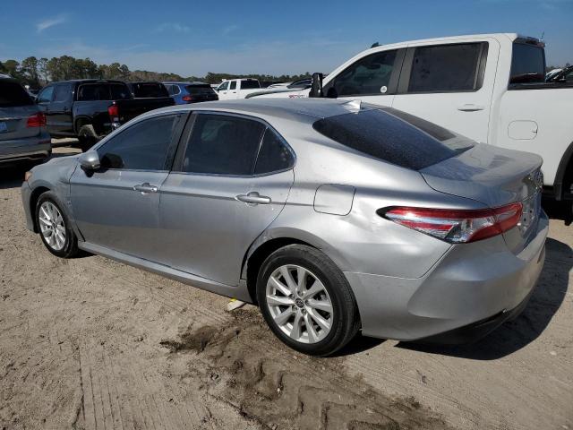 4T1C11BK8LU008788 - 2020 TOYOTA CAMRY LE SILVER photo 2