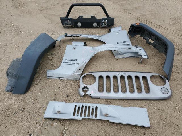 1C4HJWDG7JL928642 - 2018 JEEP WRANGLER U SPORT ვერცხლისფერი ფოტო 13