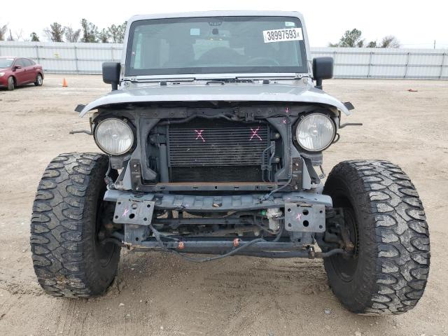 1C4HJWDG7JL928642 - 2018 JEEP WRANGLER U SPORT ვერცხლისფერი ფოტო 5