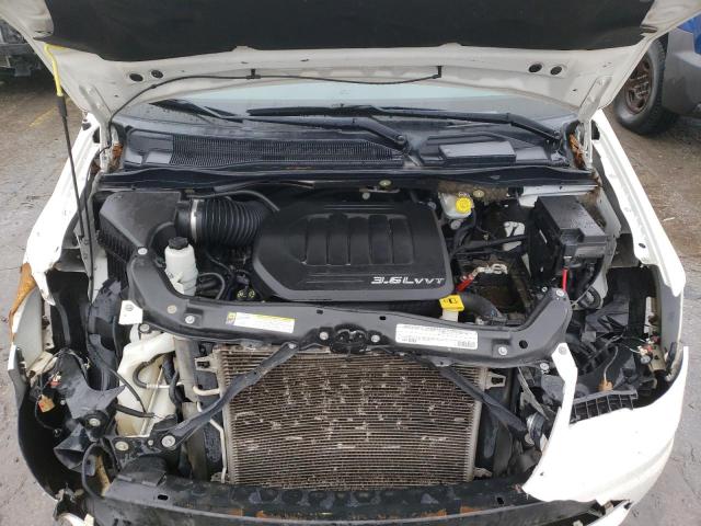 2A4RR5DG2BR665776 - 2011 CHRYSLER TOWN & COU TOURING WHITE photo 12