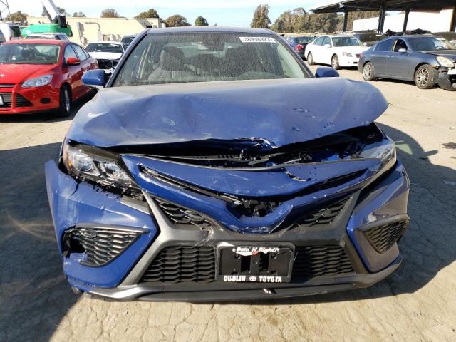 4T1G11AK5PU119971 - 2023 TOYOTA CAMRY SE NIGHT SHADE BLUE photo 5