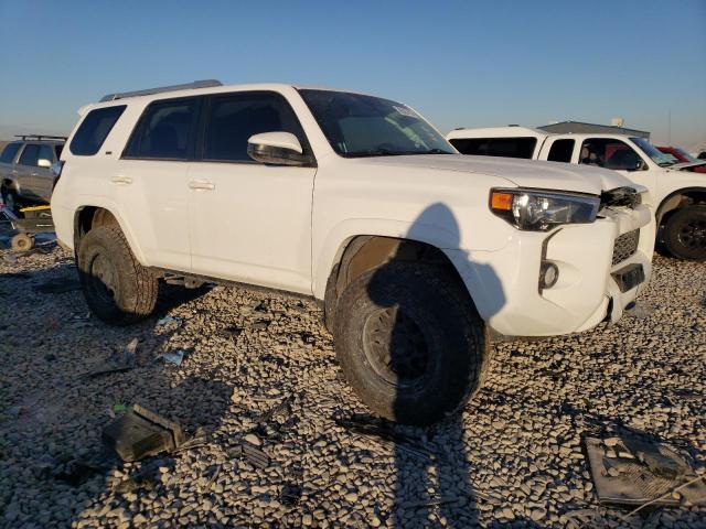 JTEBU5JR9J5554225 - 2018 TOYOTA 4RUNNER SR5/SR5 PREMIUM WHITE photo 4