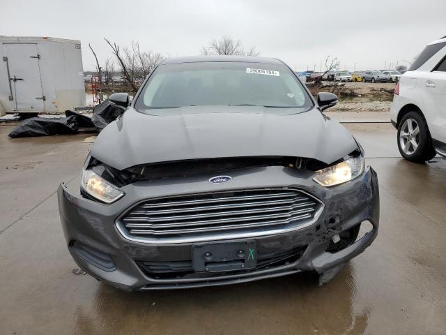 3FA6P0H72GR153115 - 2016 FORD FUSION SE GRAY photo 5