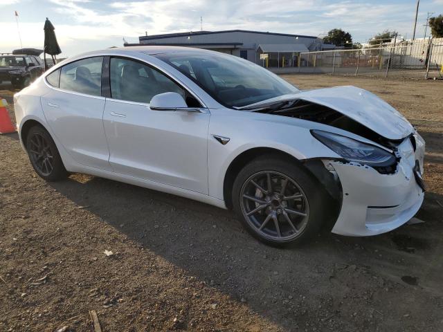 5YJ3E1EA9JF161715 - 2018 TESLA MODEL 3 WHITE photo 4