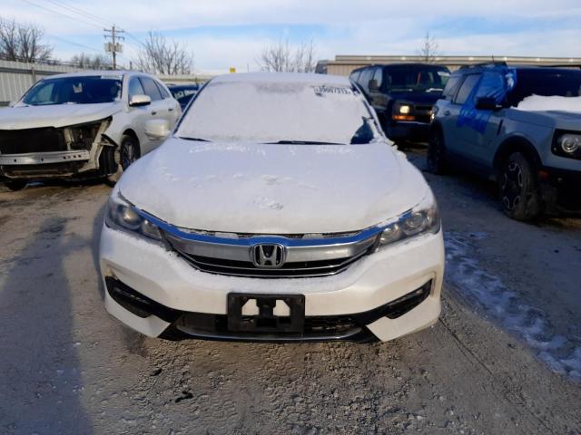 JHMCR6F33HC001336 - 2017 HONDA ACCORD HYBRID WHITE photo 5