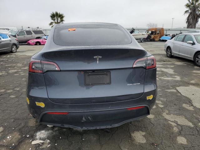 7SAYGDEE4NF402321 - 2022 TESLA MODEL Y GRAY photo 6