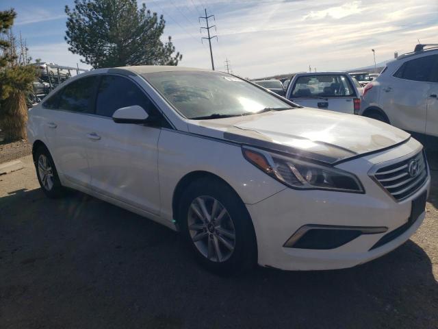 5NPE24AF9HH453414 - 2017 HYUNDAI SONATA SE WHITE photo 4