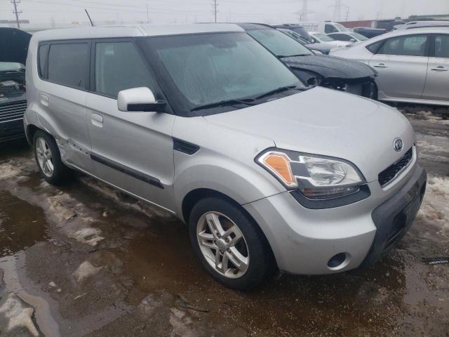 KNDJT2A2XA7118573 - 2010 KIA SOUL + SILVER photo 4