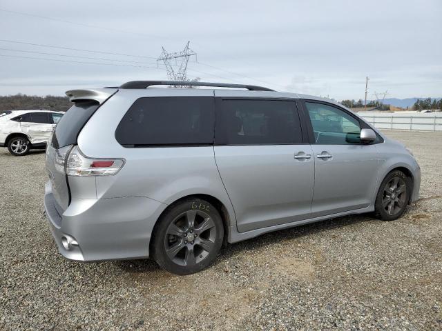 5TDXK3DC7GS729943 - 2016 TOYOTA SIENNA SE SILVER photo 3