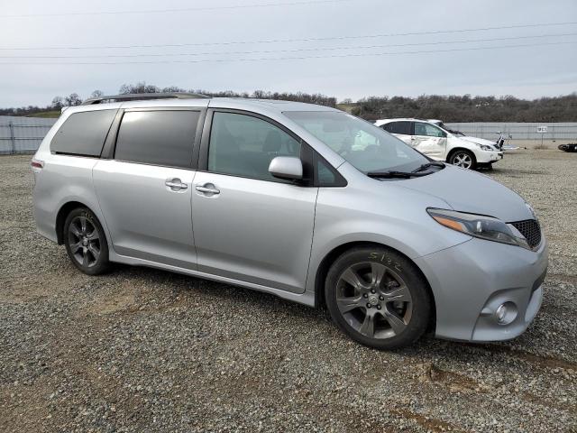 5TDXK3DC7GS729943 - 2016 TOYOTA SIENNA SE SILVER photo 4