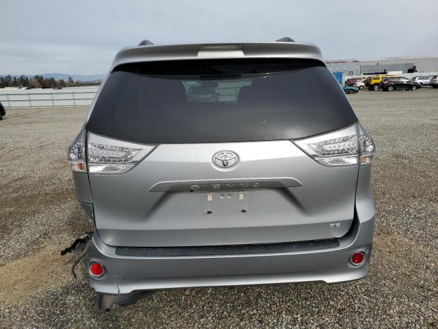 5TDXK3DC7GS729943 - 2016 TOYOTA SIENNA SE SILVER photo 6