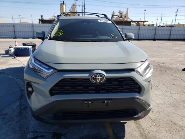 2T3C1RFV3NW225078 - 2022 TOYOTA RAV4 XLE PREMIUM GRAY photo 5