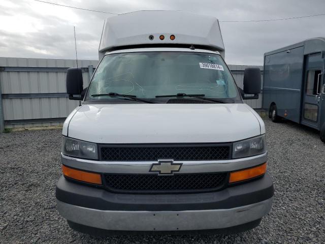 1GB0GRFG0J1174834 - 2018 CHEVROLET EXPRESS G3 WHITE photo 5