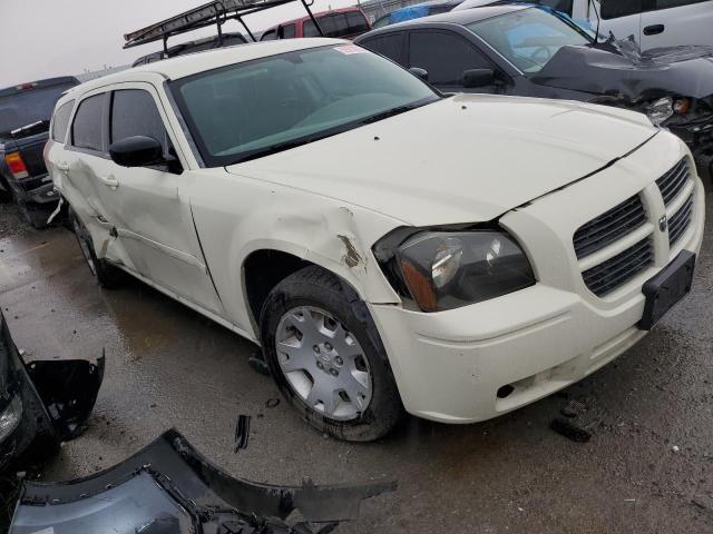 2D4FV48T85H533981 - 2005 DODGE MAGNUM SE WHITE photo 4