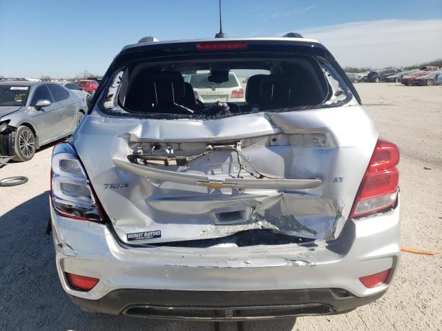 KL7CJLSB0JB724719 - 2018 CHEVROLET TRAX 1LT SILVER photo 6